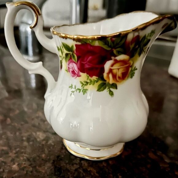 Wedgwood Royal Albert Old Country Roses Milk Cream jug Pink Gold Bone China - Picture 4 of 4
